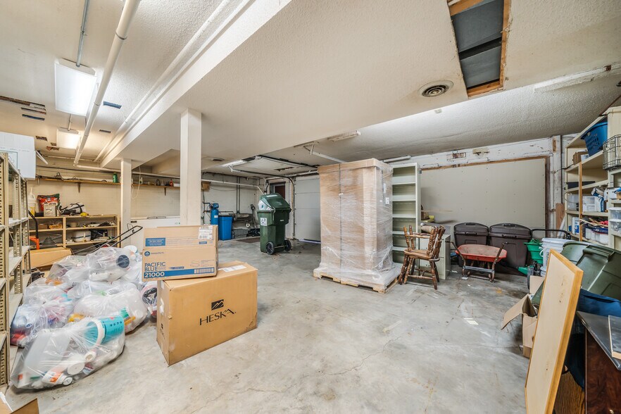 More Photos Of 645 Hawthorne Dr, Omro Veterinarian Kennel For Sale