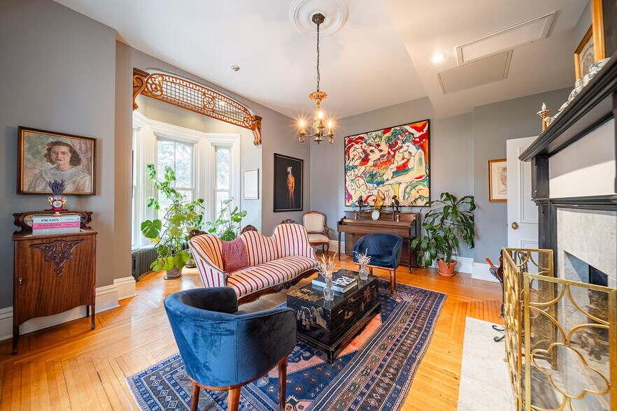 More Photos Of 343 Main St E, Picton Hotel For Sale
