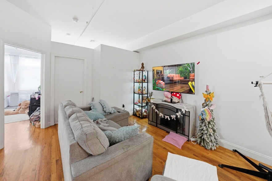 More Photos Of 378 George St, New Brunswick Storefront Retail Residential For Sale