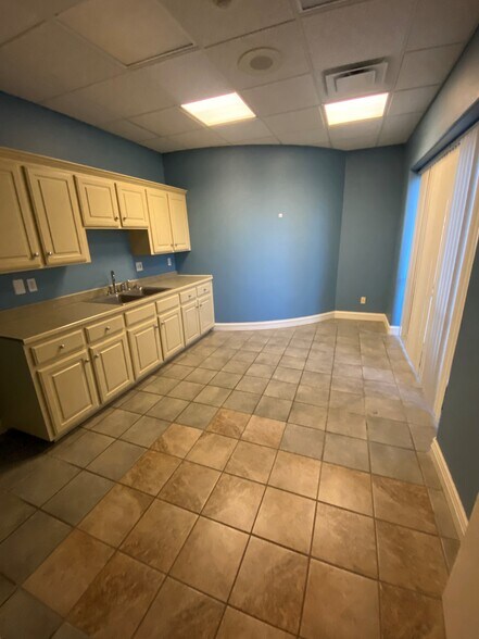 More Photos Of 2431 E 32nd St, Joplin Medical For Sale