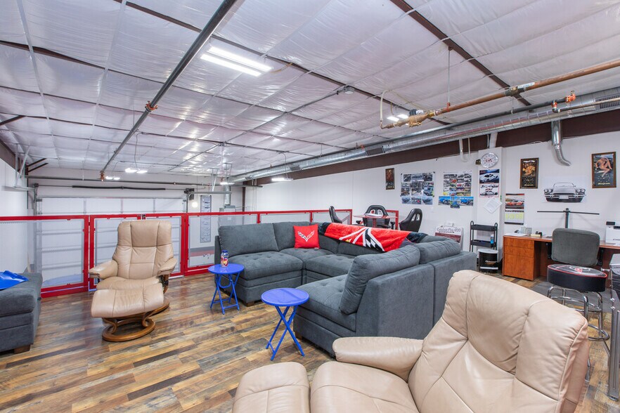 More Photos Of 450 E Willis Rd, Chandler Self Storage For Sale