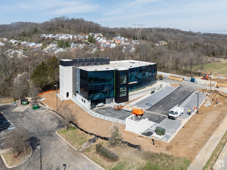 More Photos Of 1641 Mallory Ln, Brentwood Office For Lease