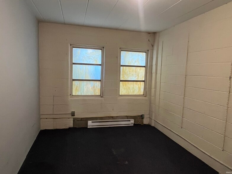 More Photos Of 1435 S Armstrong St, Kokomo Specialty For Sale