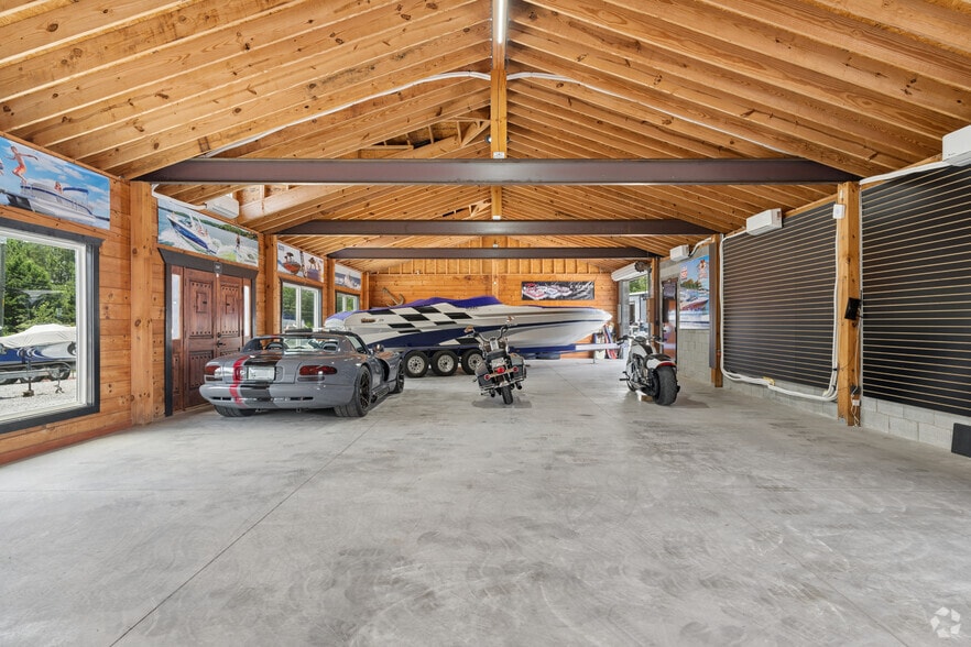 More Photos Of 400-420 Victoria Rd, Woodstock Storefront For Sale