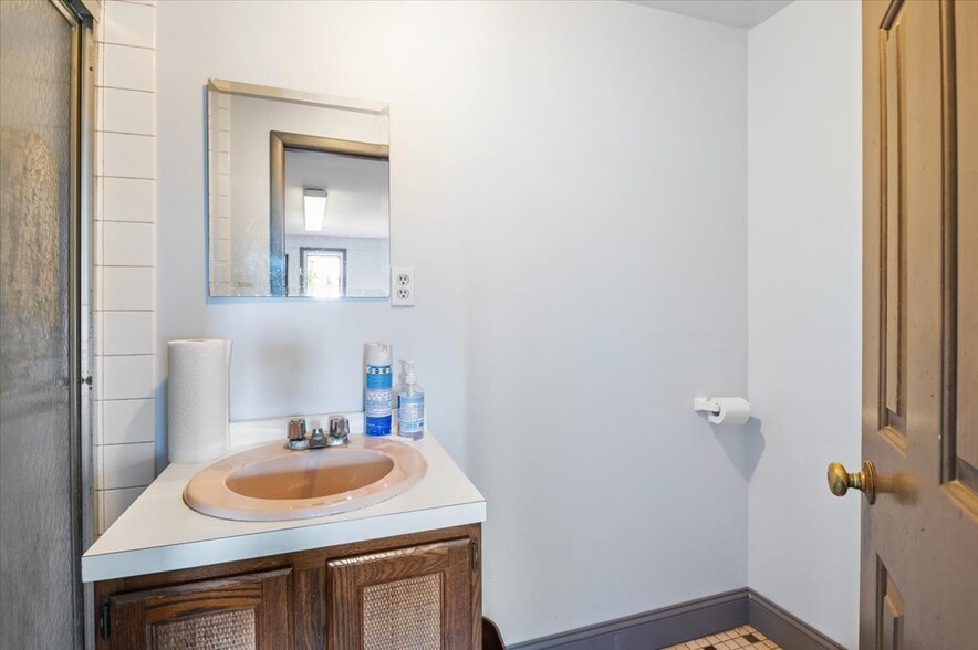 More Photos Of 45845 Cr-48, Southold Auto Repair For Sale