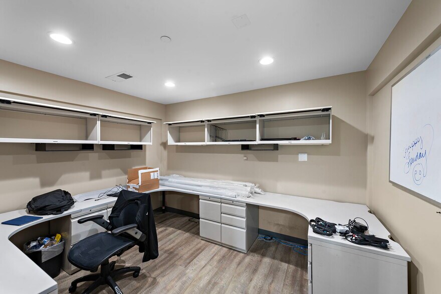 More Photos Of 615-623 S State College Blvd, Fullerton Distribution For Sale