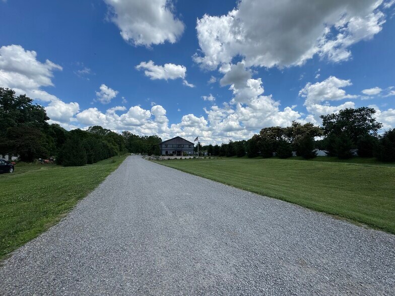 More Photos Of 996 Thornwood Dr, Heath Office For Sale