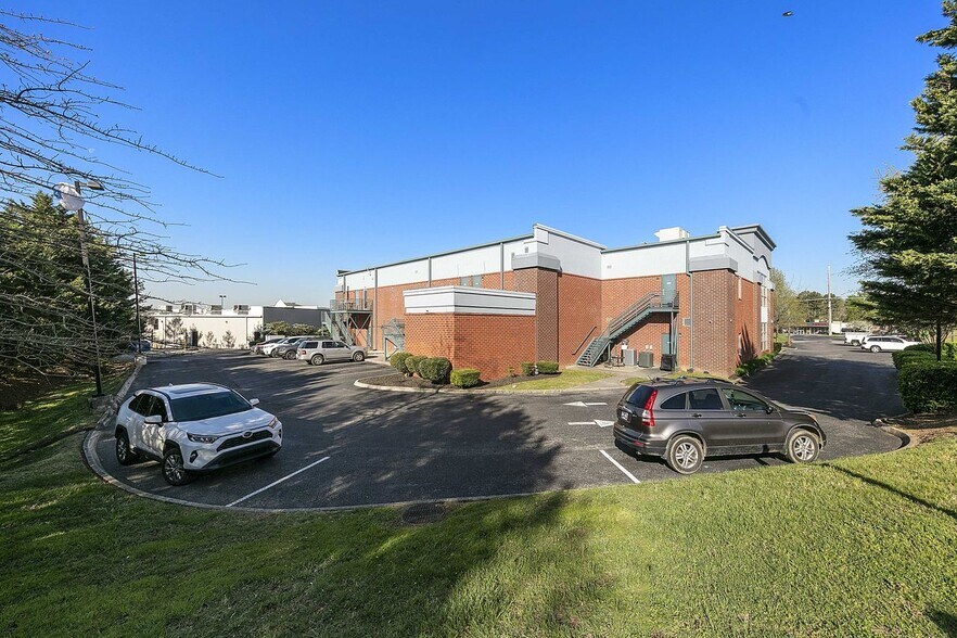 More Photos Of 1143 Oak Ridge Tpke, Oak Ridge Restaurant For Sale