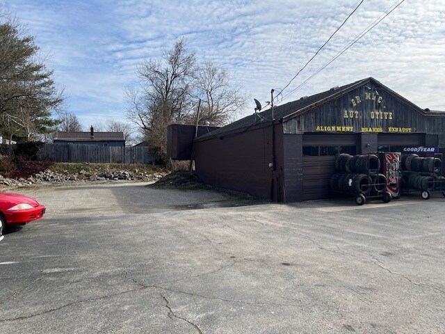 More Photos Of 202 N High St, Mount Orab Auto Repair For Sale