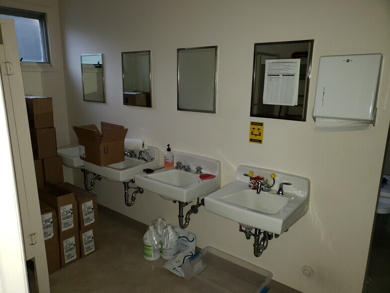 More Photos Of 1029 Liberty St, Franklin Medical For Lease