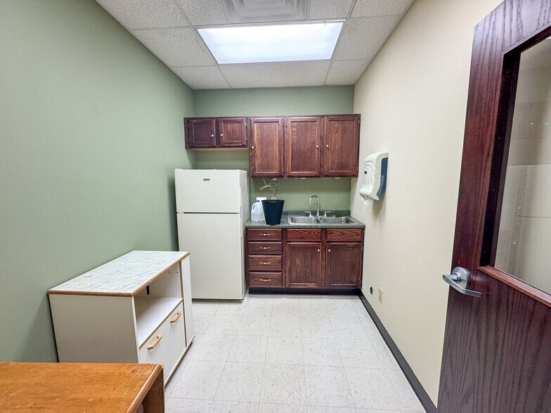 More Photos Of 2628 Central Ave NE, Minneapolis General Retail For Sale