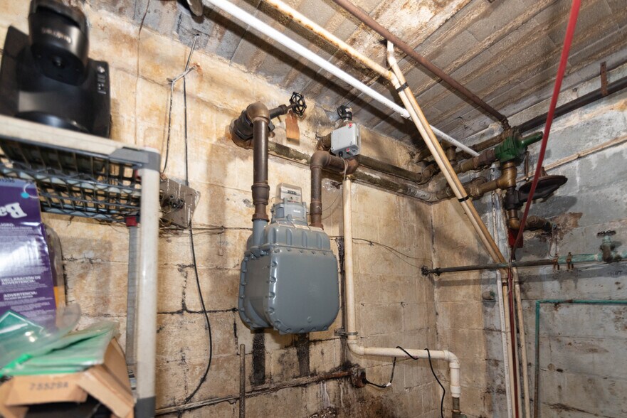 More Photos Of 2816 Old North Point Rd, Baltimore Bar For Sale