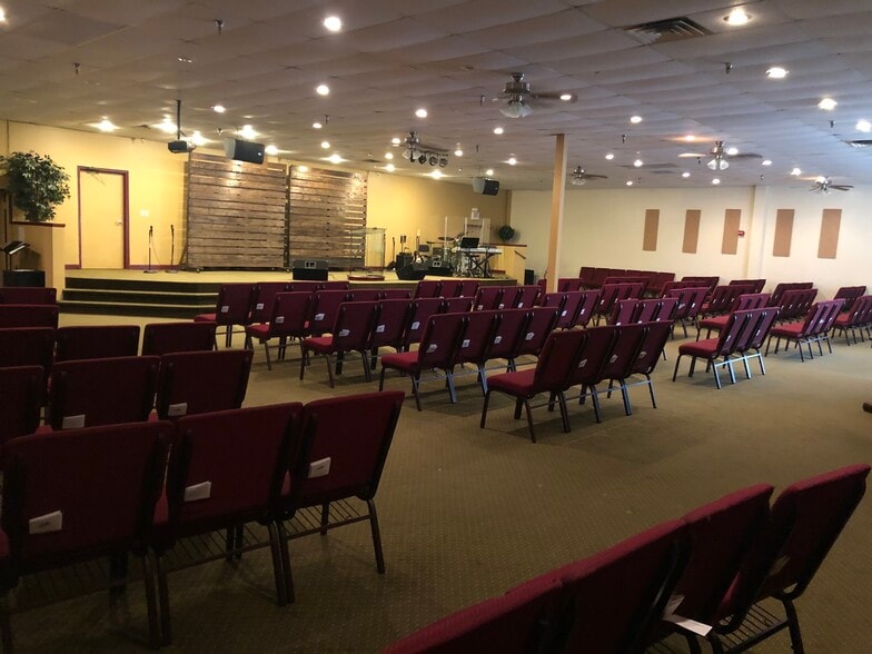 More Photos Of 6250 Memorial Dr, Stone Mountain Religious Facility For Lease