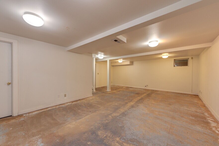 More Photos Of 654 W Main St, Monroe Office For Sale