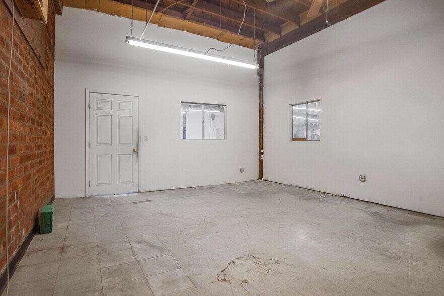 More Photos Of 150-154 E 58th St, Los Angeles Manufacturing For Sale