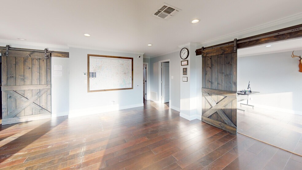 More Photos Of 8117 US Highway 69 N, Tyler Office For Lease