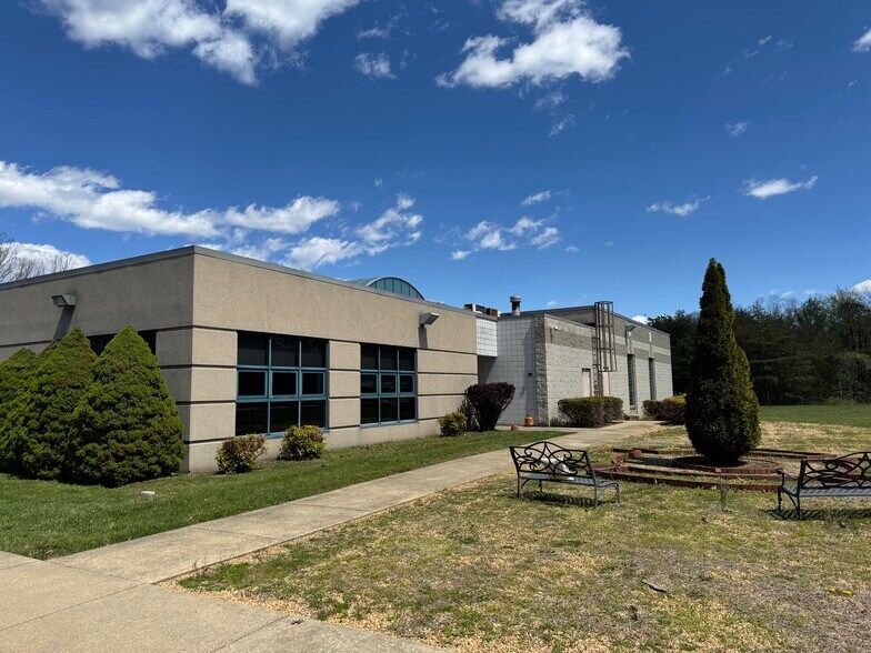 More Photos Of 1504 Chestnut St, Clifton Forge Office For Sale