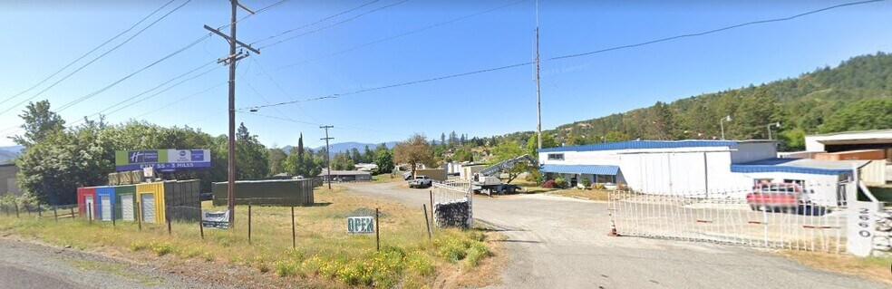 More Photos Of 2660 NW Vine St, Grants Pass Manufacturing For Sale