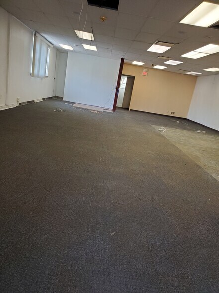 More Photos Of 563-565 High Mountain Rd, North Haledon Bank For Lease