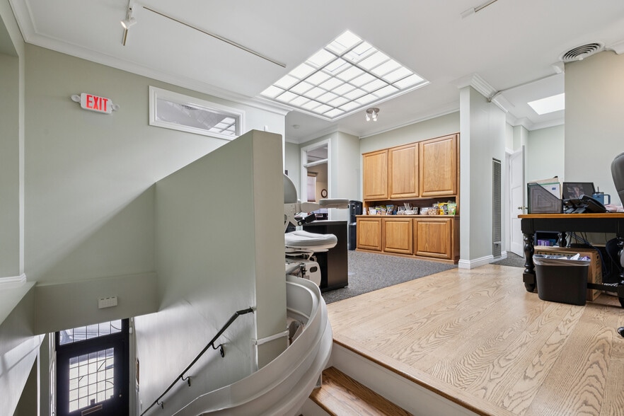 More Photos Of 311-315 Primrose Rd, Burlingame Storefront Retail Residential For Sale
