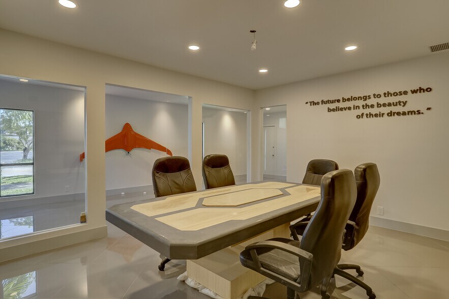 More Photos Of 2115-2145 SW 2nd Ave, Fort Lauderdale Showroom For Sale