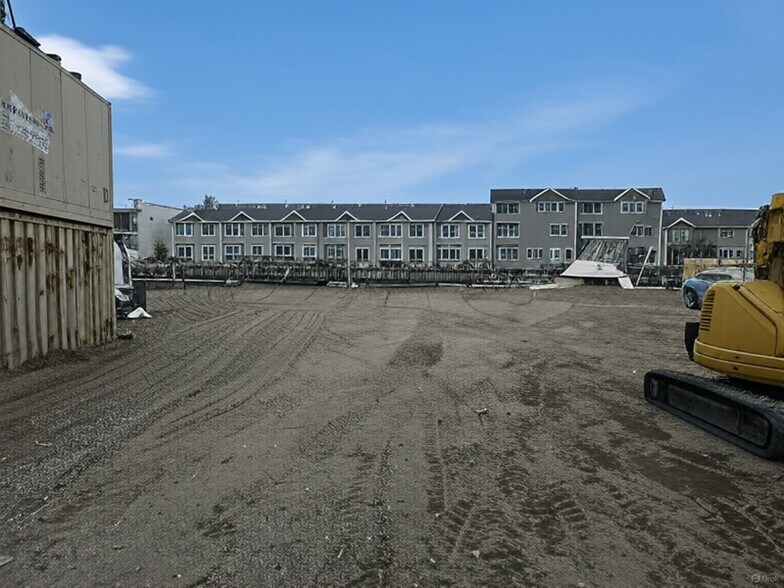 More Photos Of 56 New St, Oceanside Land For Lease
