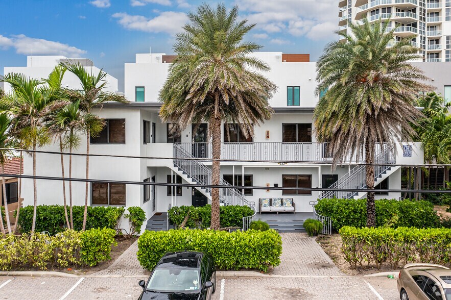 More Photos Of 333 Walnut St, Hollywood Hotel For Sale