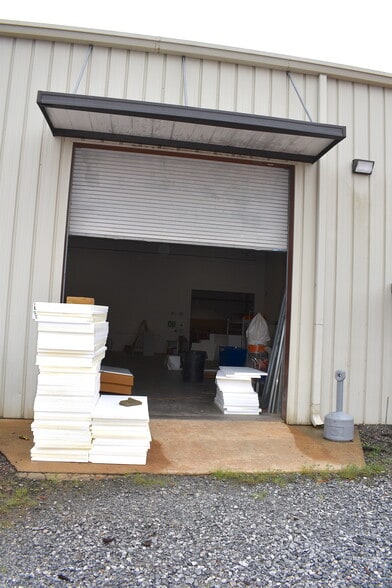 More Photos Of 6975 Flat Rock Rd, Midland Office For Lease