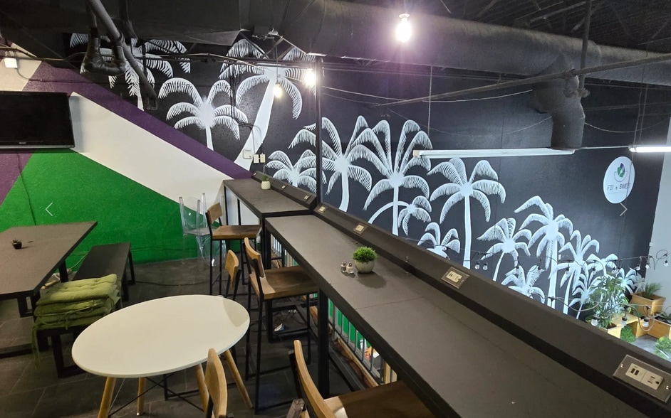 More Photos Of 5700 N Mesa Dr, El Paso Storefront For Lease