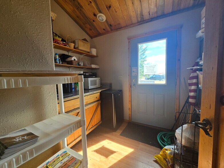 More Photos Of 187 US-16, Buffalo Auto Repair For Sale