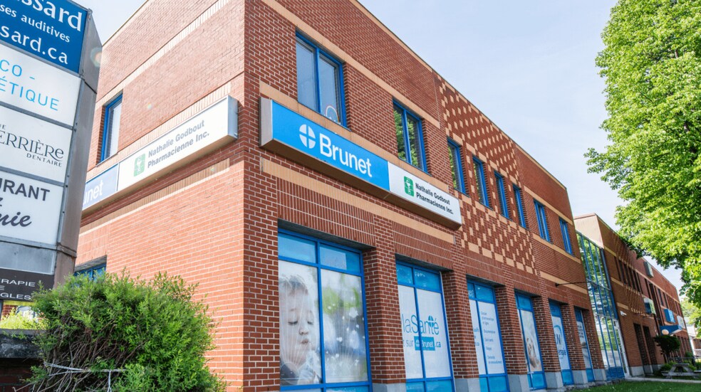 More Photos Of 303 Boul Pierre-Bertrand, Québec Medical For Lease
