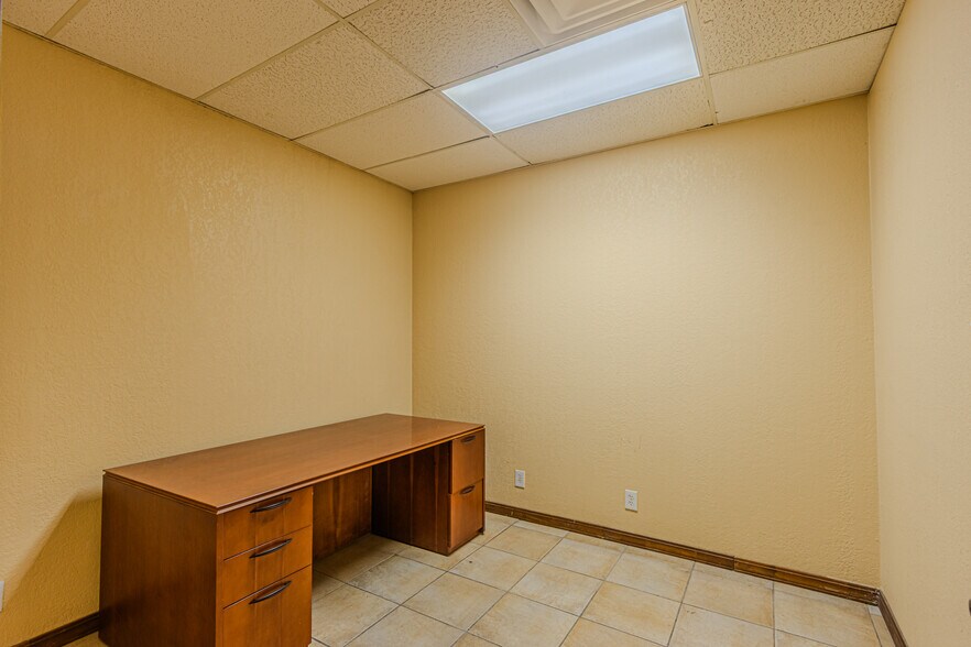 More Photos Of 201 S Darrington Rd, Horizon City Research And Development For Lease