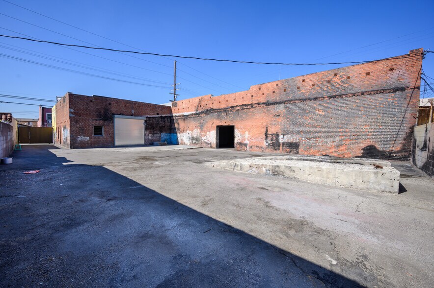 More Photos Of 6080 S Hoover St, Los Angeles Unknown For Lease