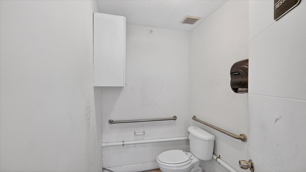 More Photos Of 12434-12466 NW 38th Ave, Opa-locka Warehouse For Lease