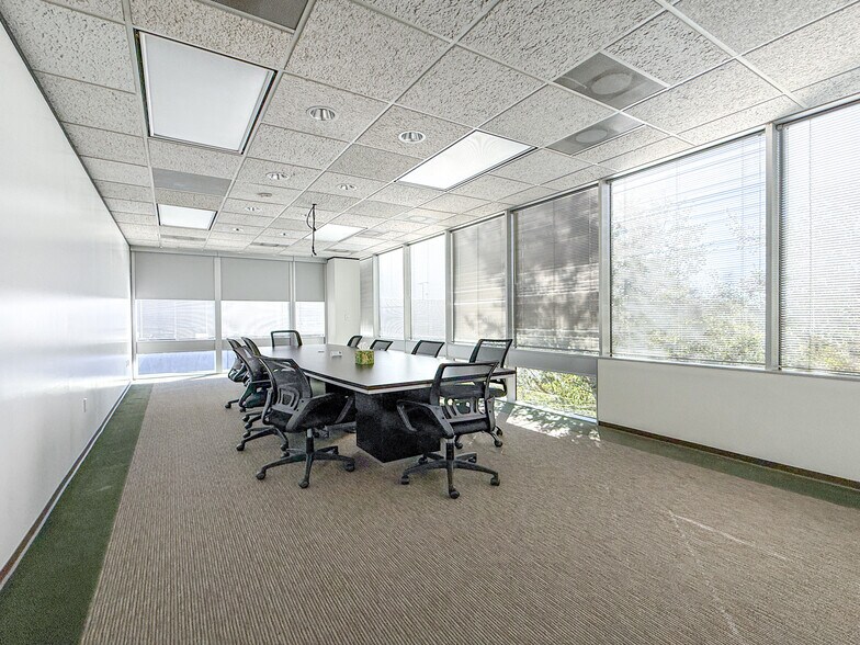 More Photos Of 2901 Wilcrest Dr, Houston Office For Lease