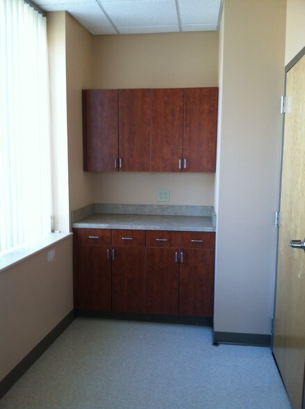 More Photos Of 3550 Main St, Springfield Medical For Lease