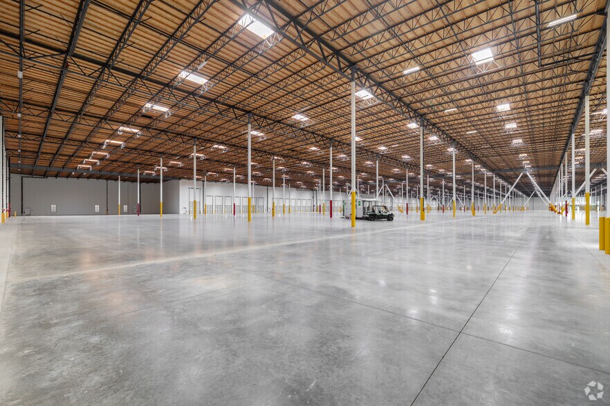 More Photos Of 2401 E Wardlow Rd, Long Beach Warehouse For Lease