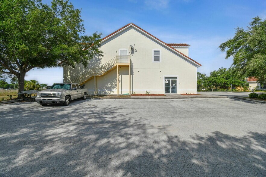 More Photos Of 772 Cortaro Dr, Sun City Center Medical For Sale