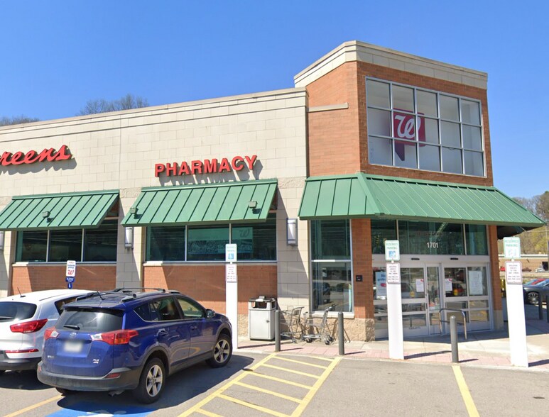 More Photos Of 1701 William Flynn Hwy, Glenshaw Drugstore For Sale