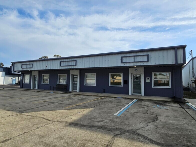 More Photos Of 4515-4521 Northgate Ct, Sarasota Warehouse For Sale