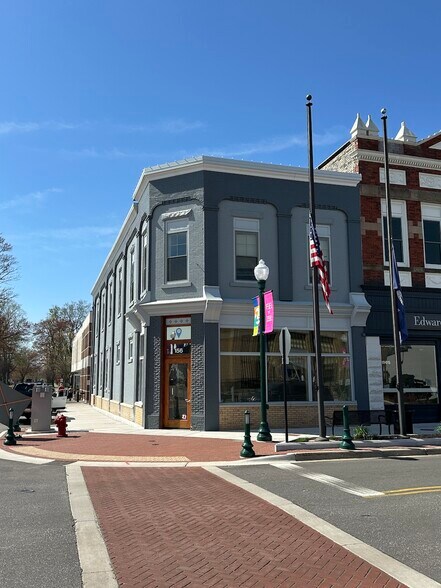 More Photos Of 156 E Main Ave, Zeeland Office For Lease