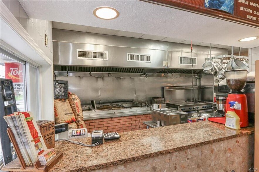 More Photos Of 954 Pembroke Rd, Bethlehem Restaurant For Sale