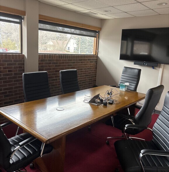 More Photos Of 33900 Schoolcraft Rd, Livonia Office For Sale