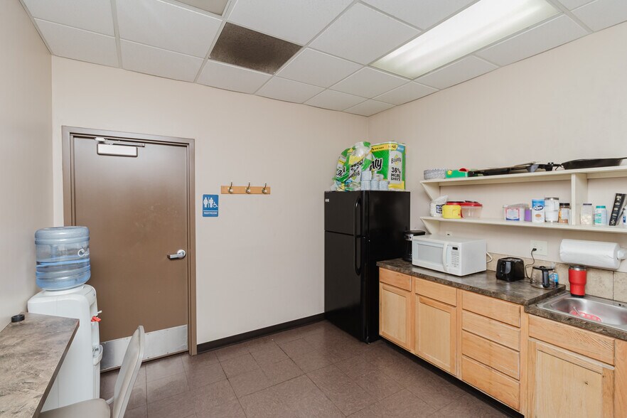 More Photos Of 3101 S Broadway St, Wichita Freestanding For Sale