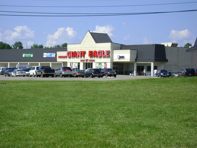 More Photos Of 2700-2790 Mahoning Ave NW, Warren Storefront For Lease