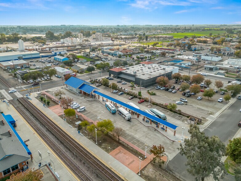 More Photos Of 504 W 7th St, Hanford Freestanding For Sale