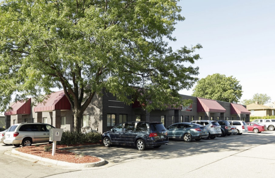 More Photos Of 3820-3830 44th St SE, Grand Rapids Flex For Lease