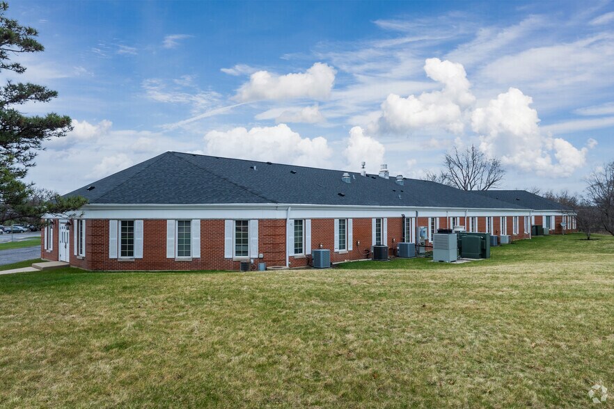 More Photos Of 27401 W Il Route 22, Lake Barrington Medical For Lease