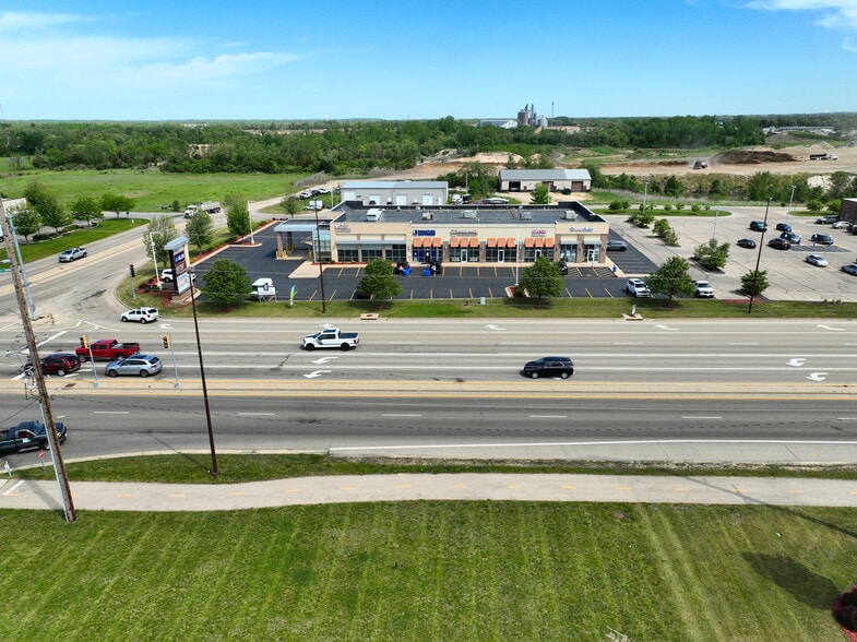 More Photos Of 4670 E Rockton Rd, Roscoe Freestanding For Lease