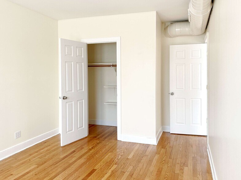 More Photos Of 5620 N Western Ave, Chicago Storefront Retail Residential For Sale